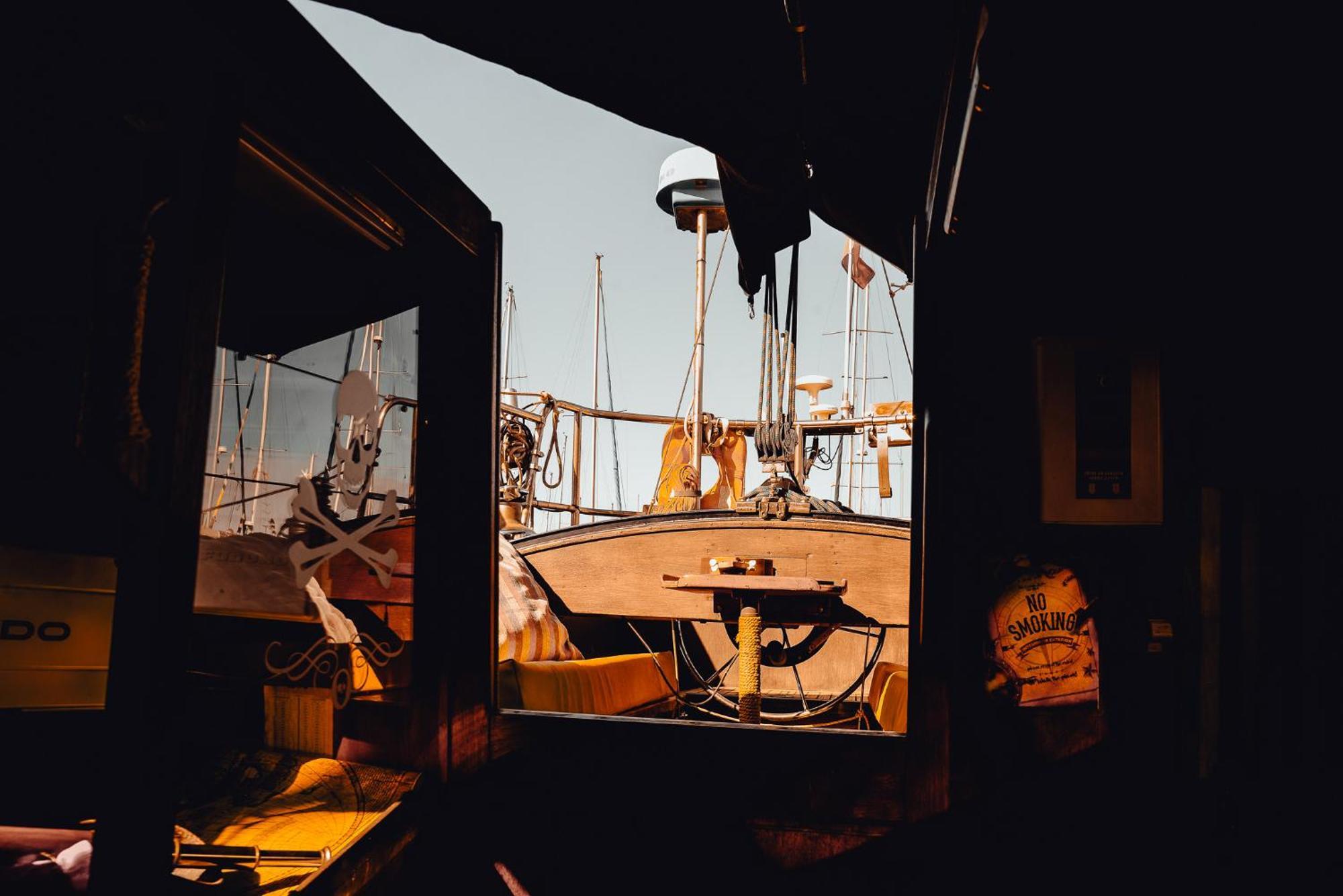 Botel The Captains Locker - 30ft Yacht *