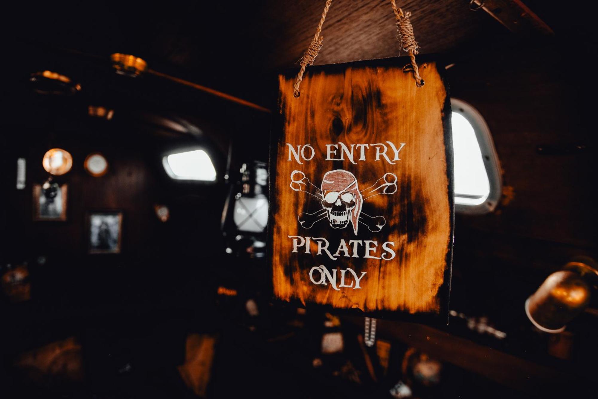 The Captains Locker - 30ft Yacht Botel *