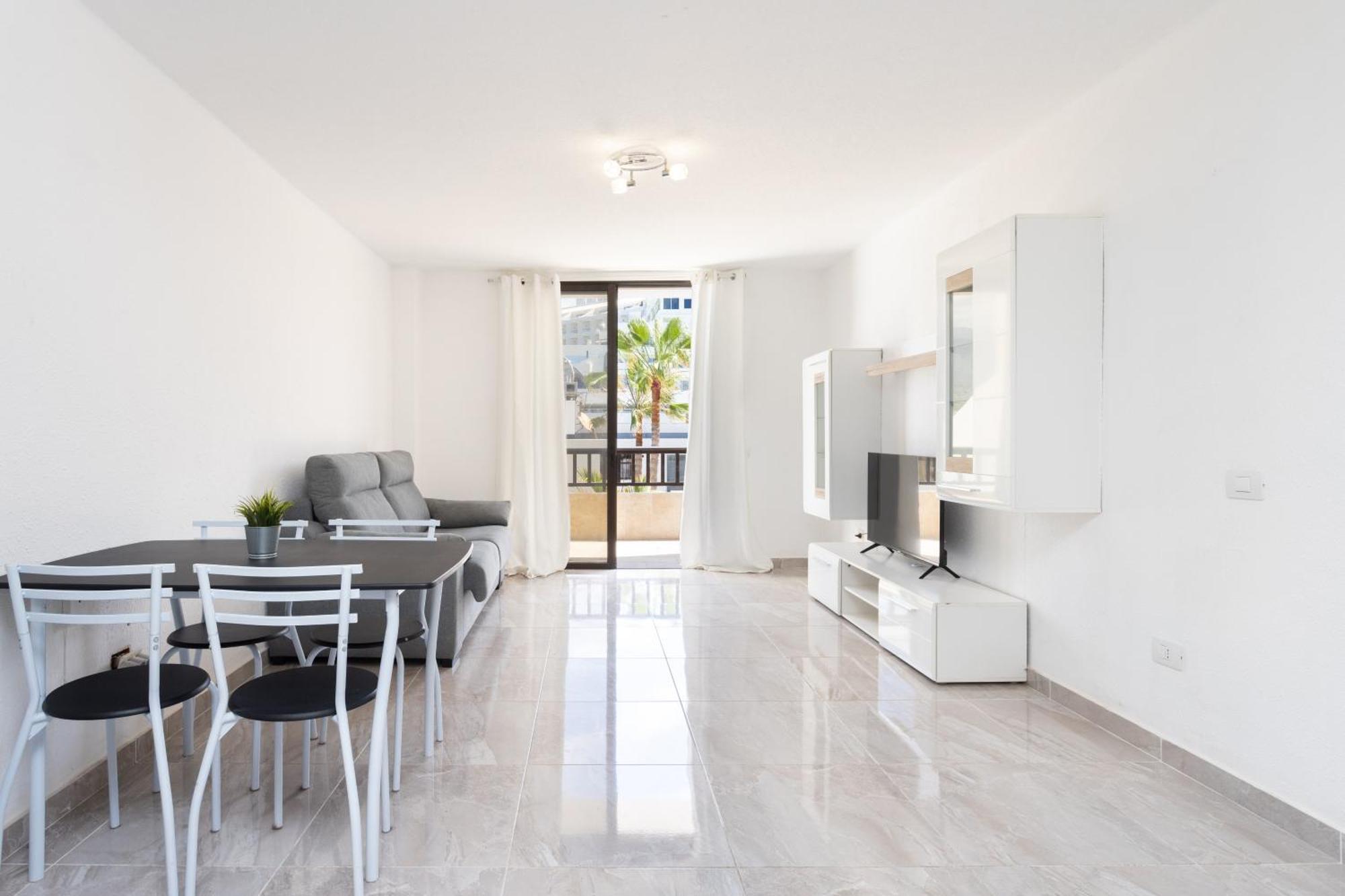 Apartment 3 50m From The Americas Promenade With Heated Pool