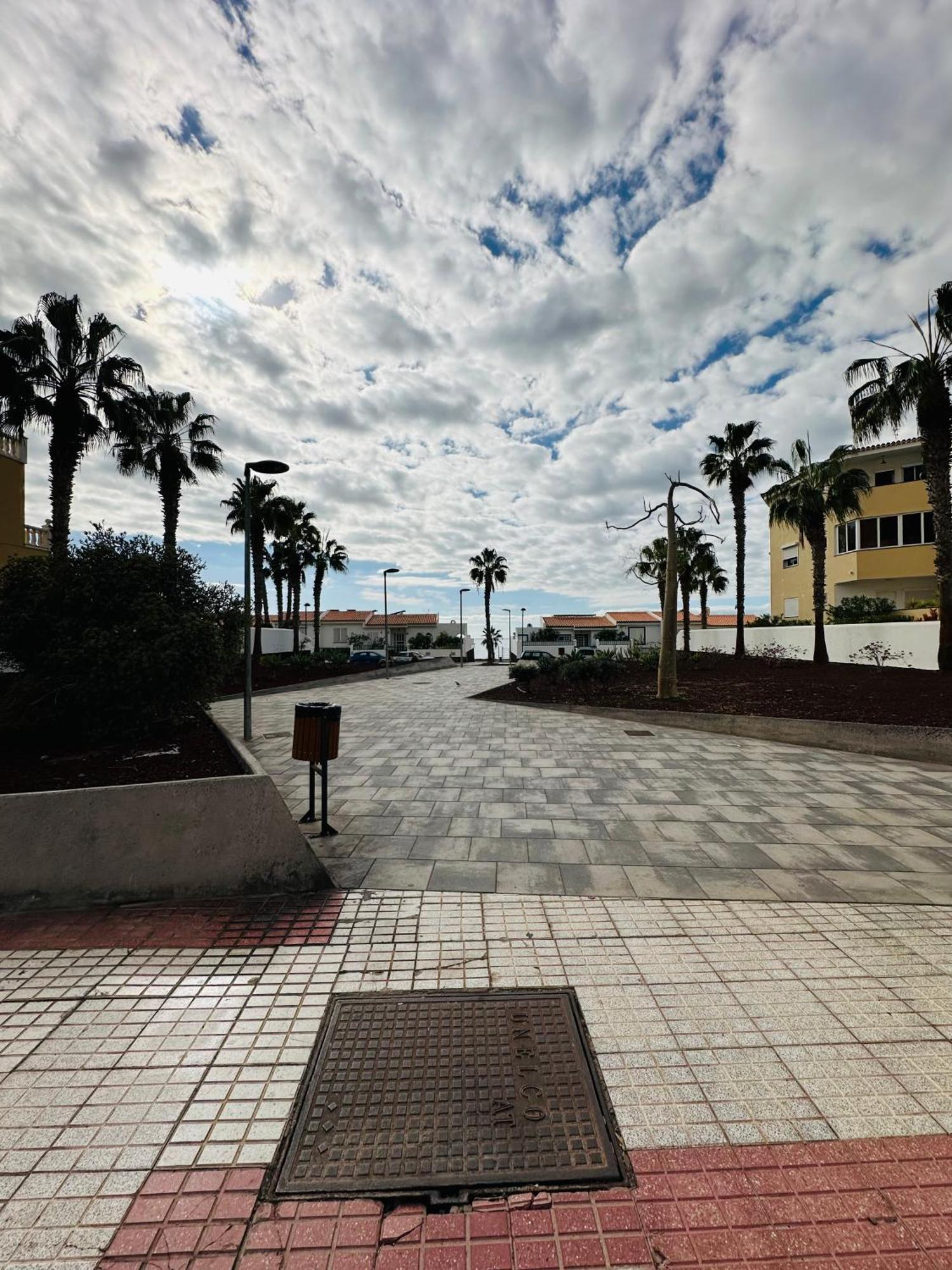 Alta Mar En Oasis Tenerife Sur * Playa de San Juan (Tenerife)