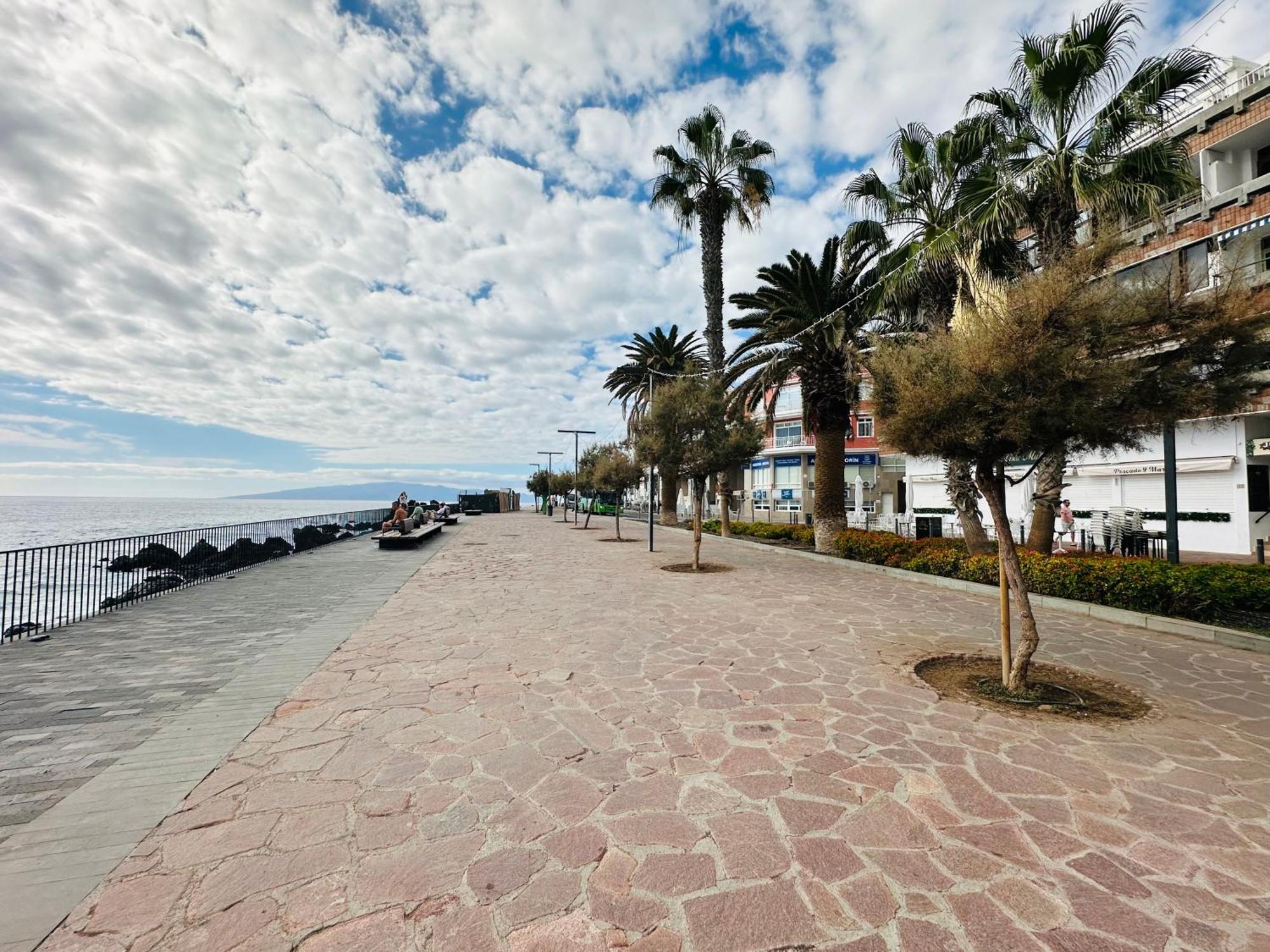 Alta Mar En Oasis Tenerife Sur * Playa de San Juan (Tenerife)