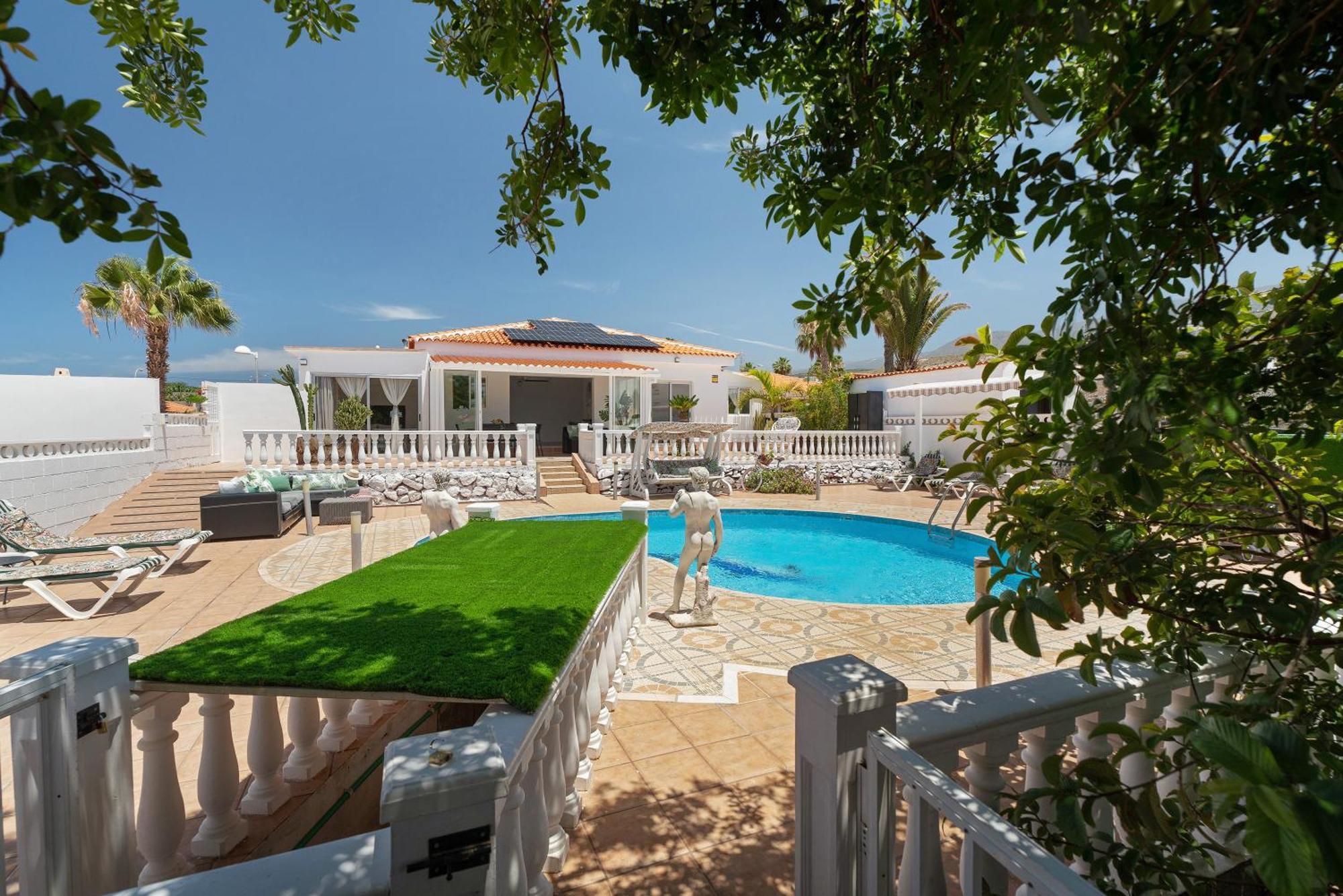 Milena Villa *