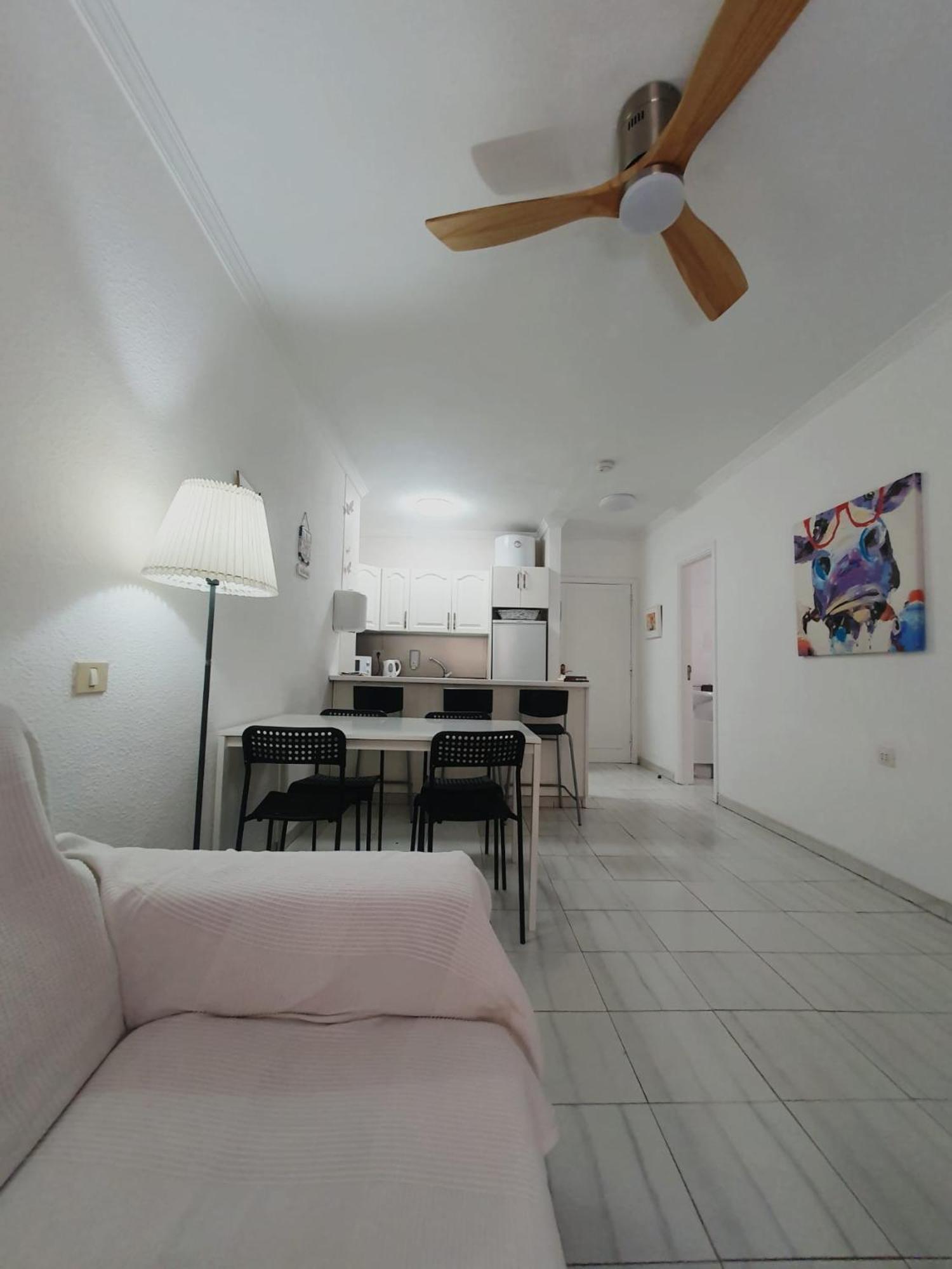 Alquilaencanarias Colon Center, Near The