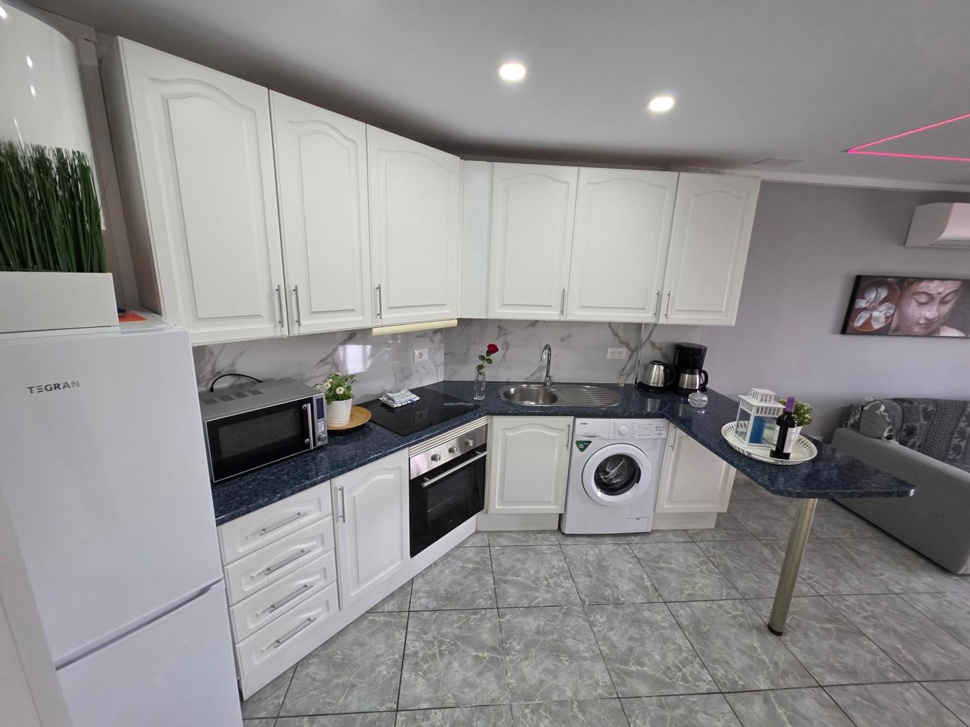 Apartment San Marino With Heated Pool, Only 450 Meters To The Beach, Aircondition, Wifi