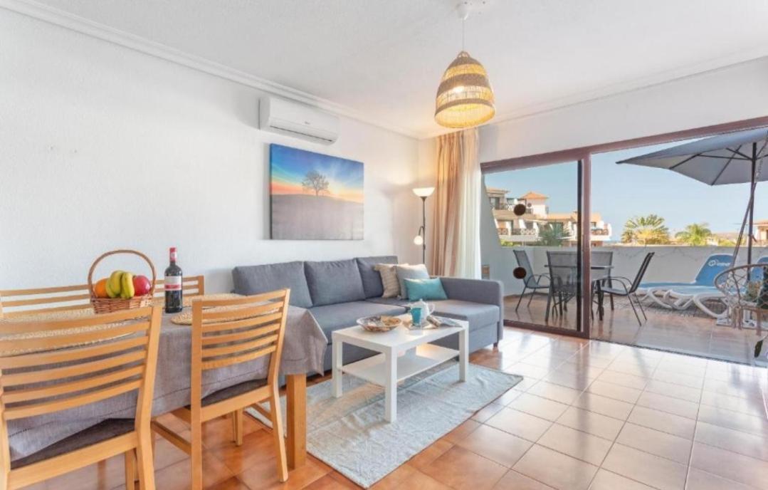 Apartamento With Pool And Gardens Near The Coast San Miguel de Abona