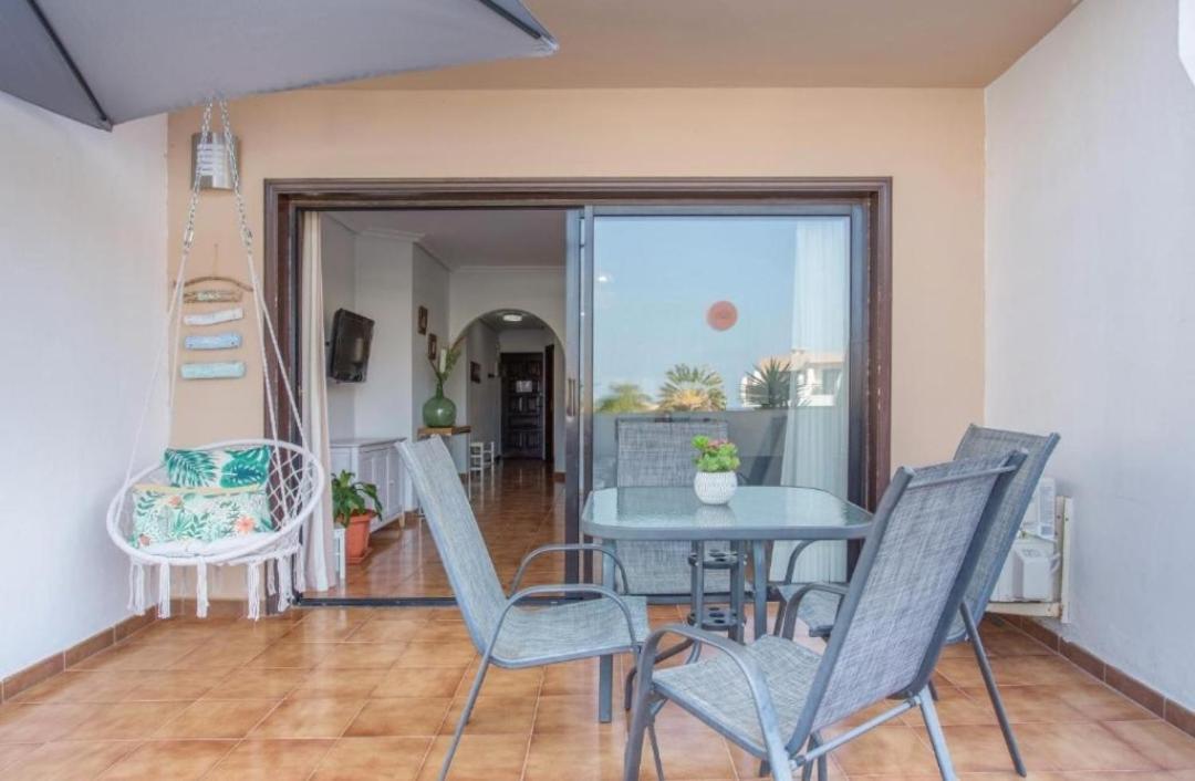 With Pool And Gardens Near The Coast Apartamento