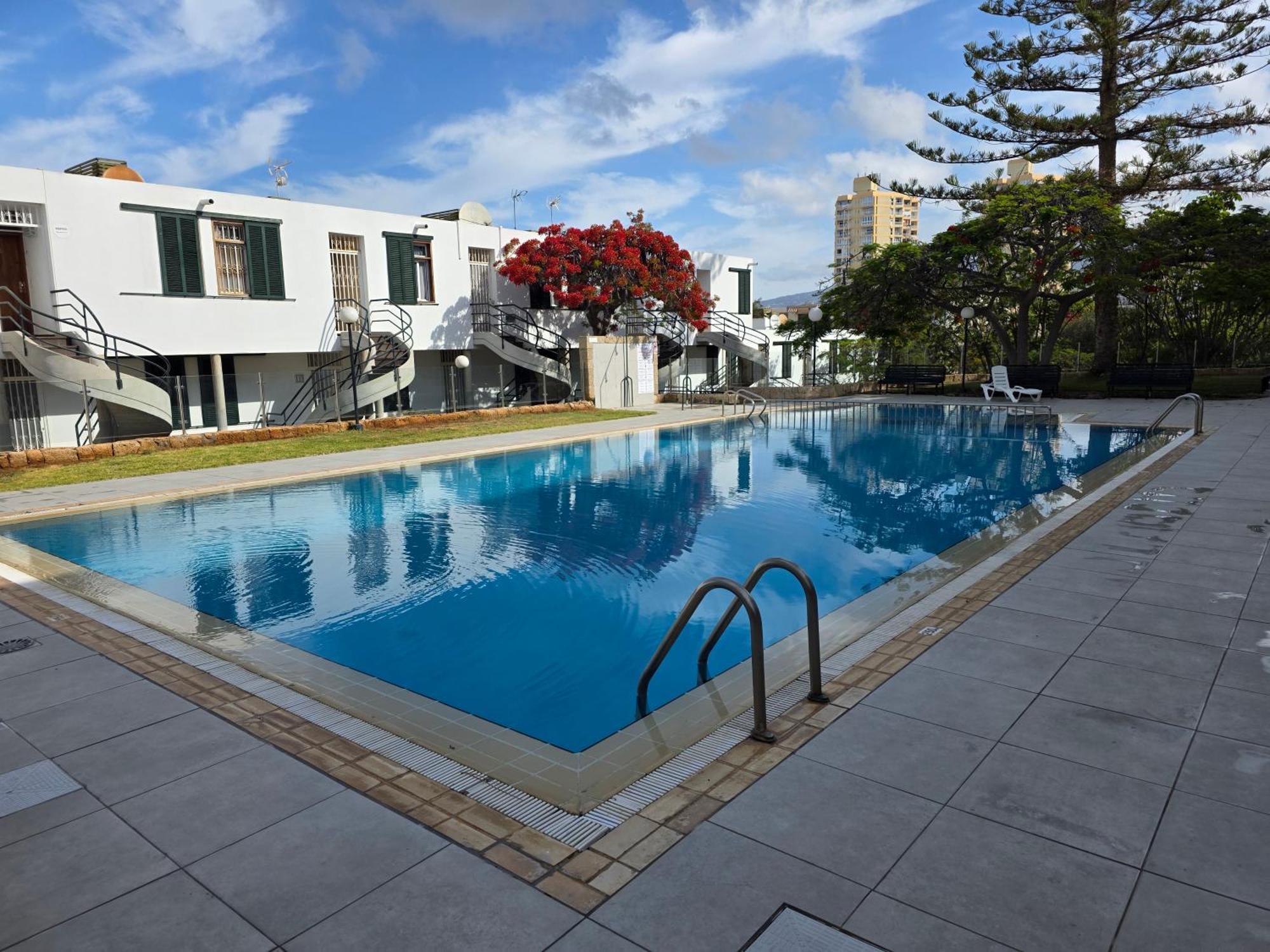 Jacaranda Close To The Beach, Sea-view, Pool, Wifi, Sat-tv