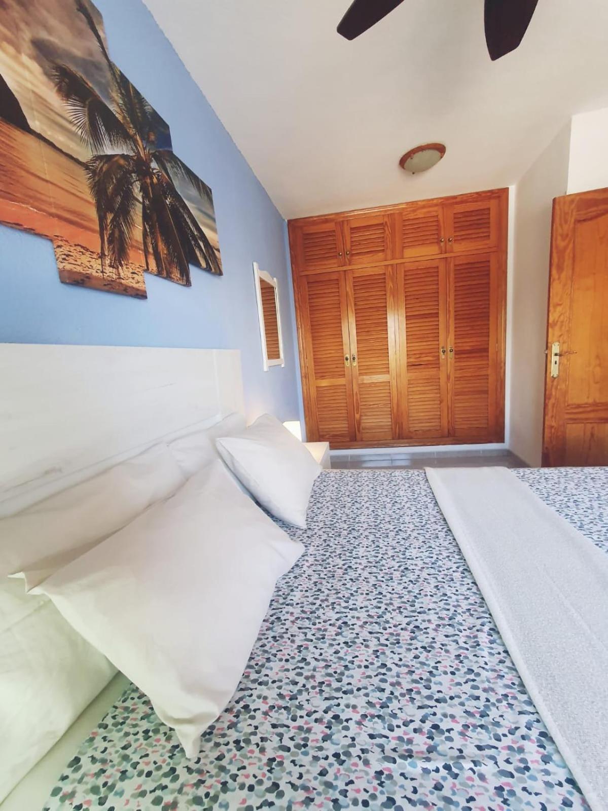 Views Of Beach, Two Apartamento *