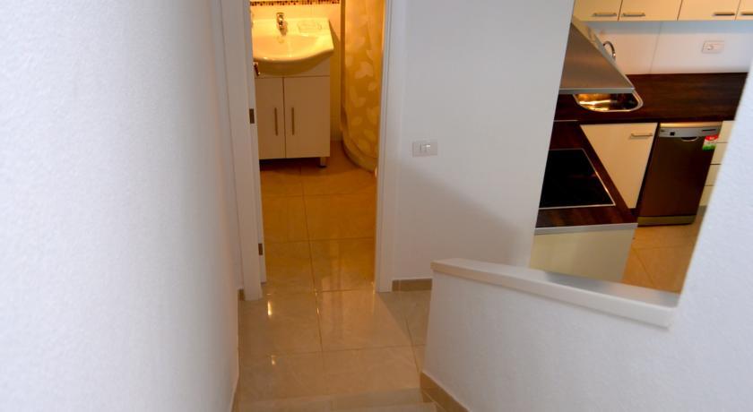 Club Olympus In Garden Apartment
