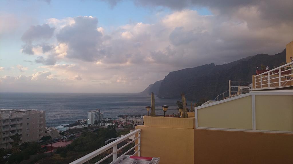 Edificio Eva * Puerto de Santiago (Tenerife)