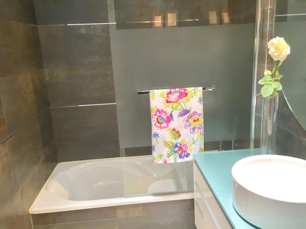 Bungalow Claudia Beachfront Radazul