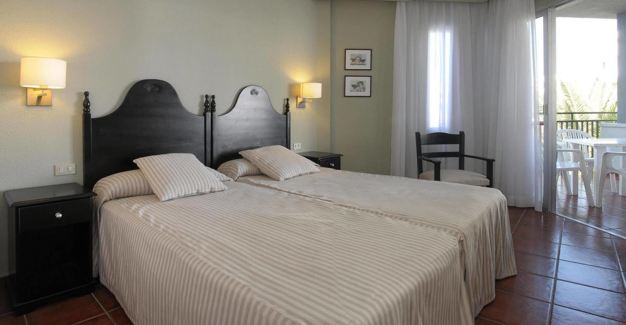 Hg Tenerife Sur Los Cristianos (Tenerife)