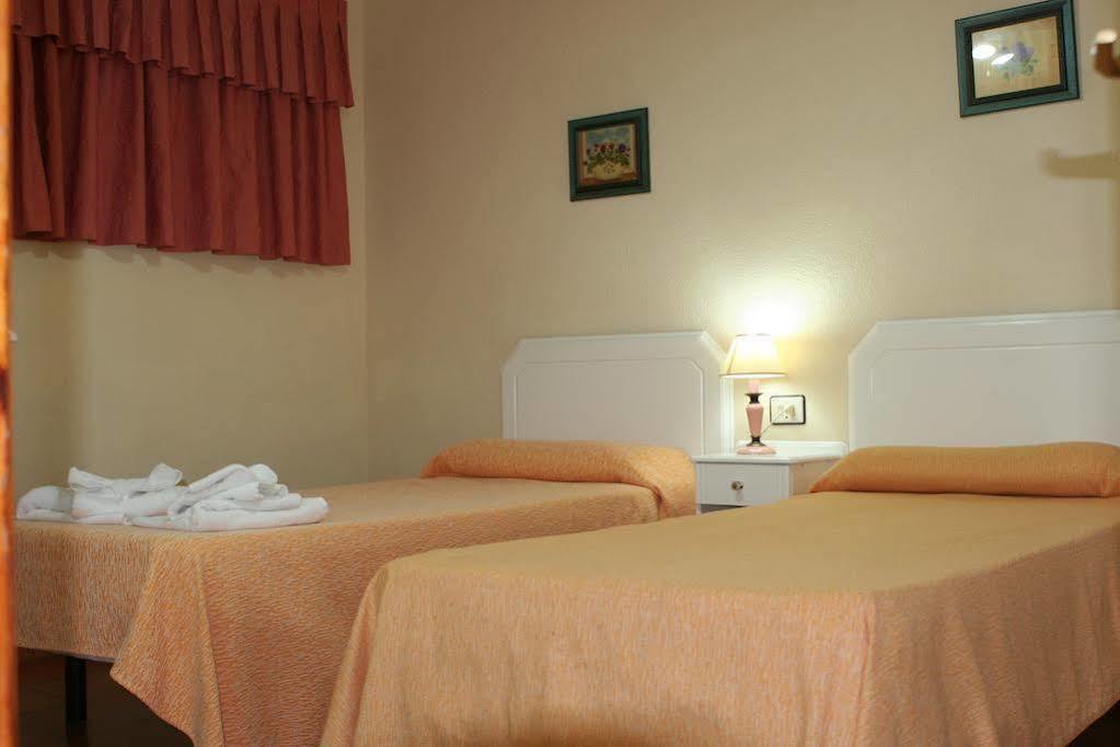 Club Olympus In Garden Apartment *