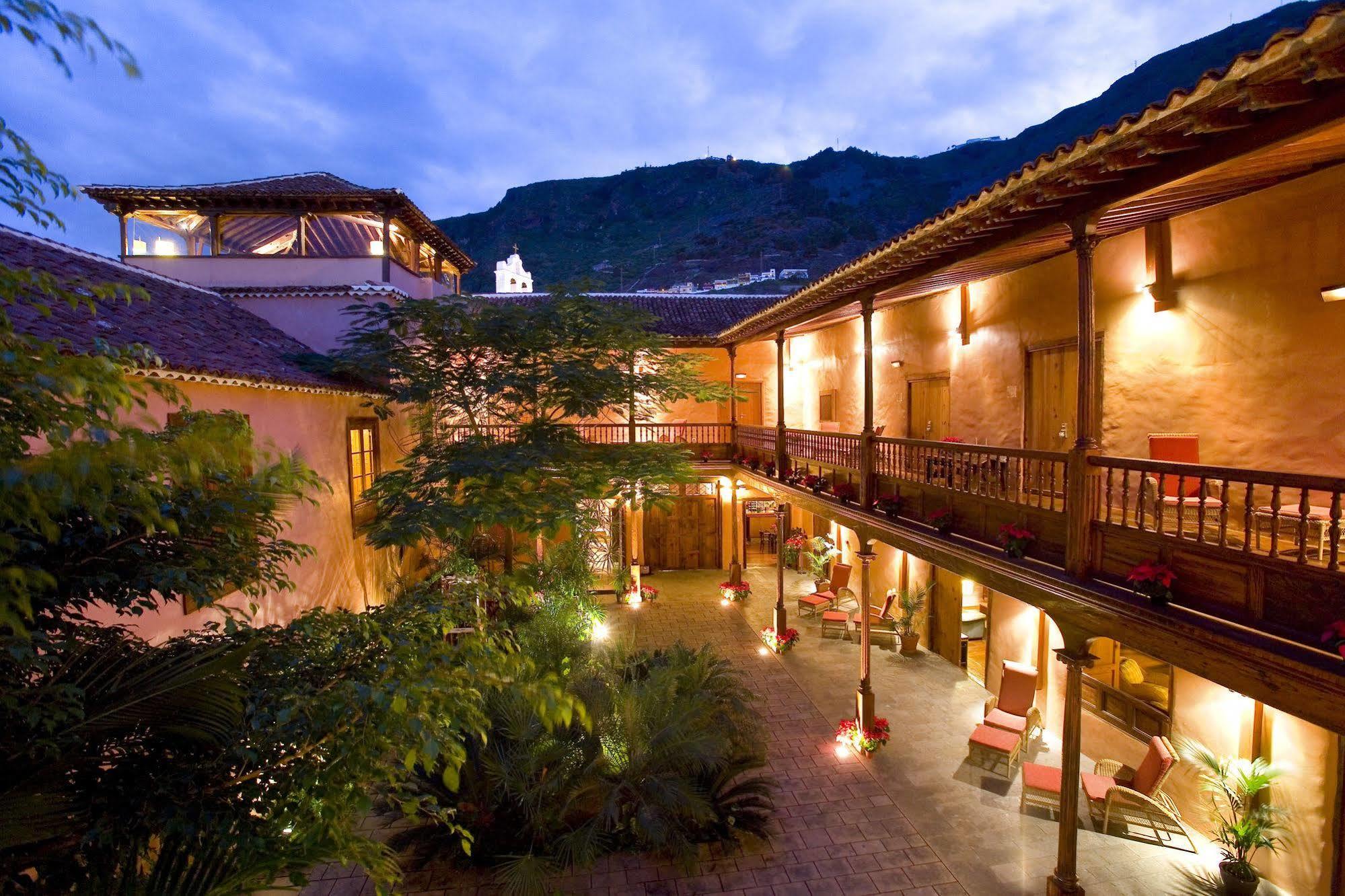 Livvo La Quinta Roja Hotel 4*