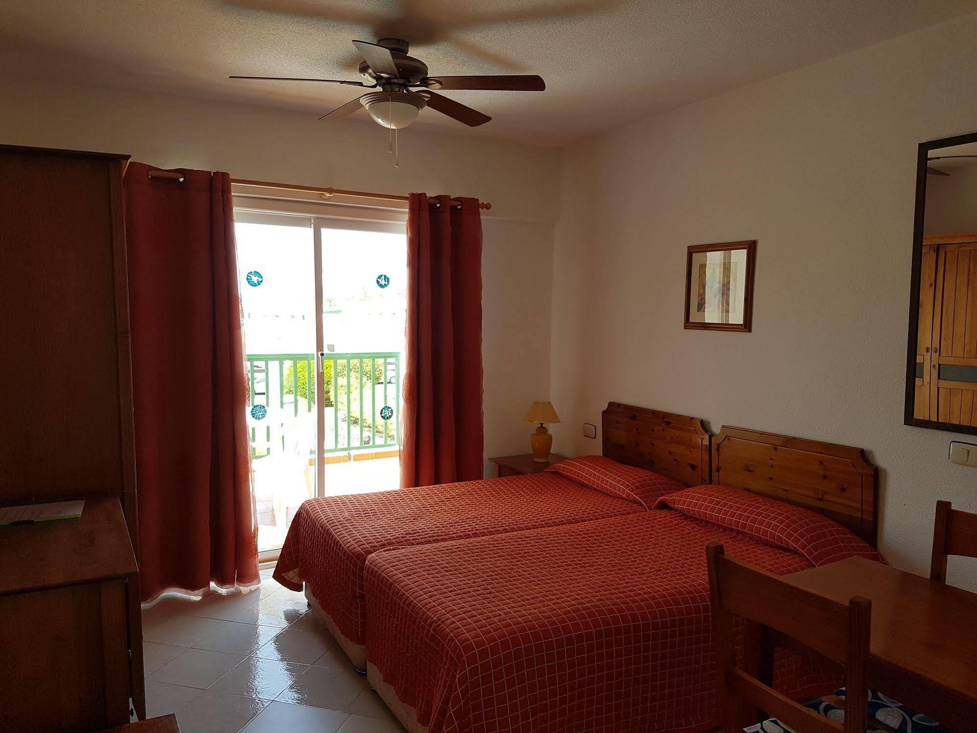 Hotel Adelfas 2 5*