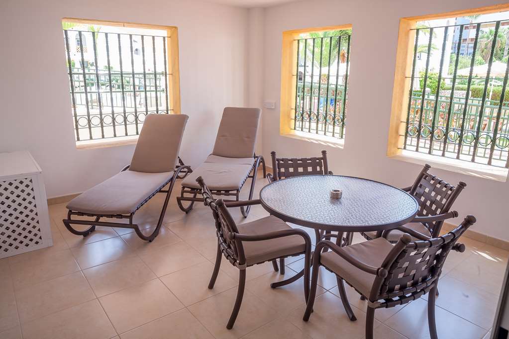 Sunset Harbour Club Aparthotel 3*