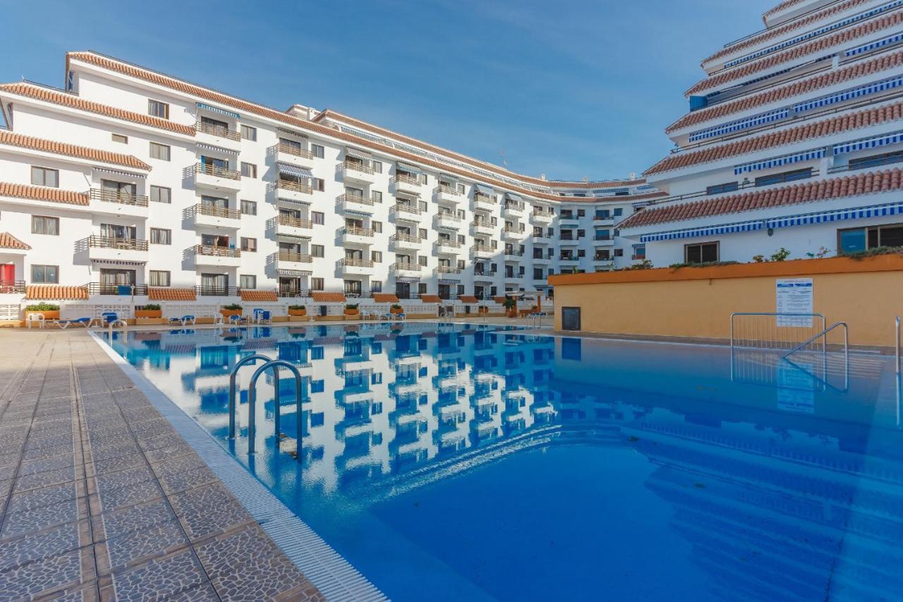 Seguro Spacious With Roomy Terrace Apartment