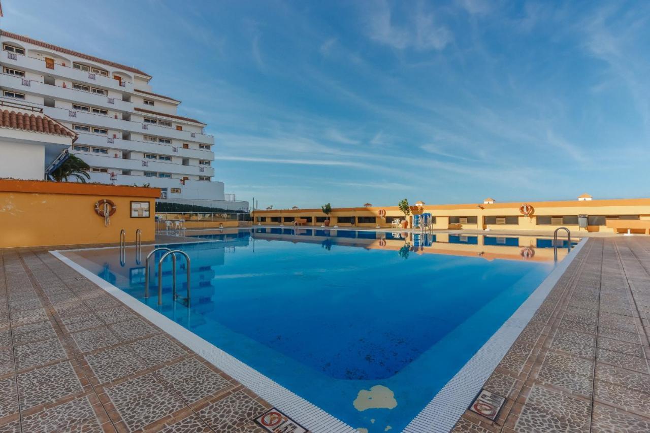 Seguro Spacious With Roomy Terrace Apartment