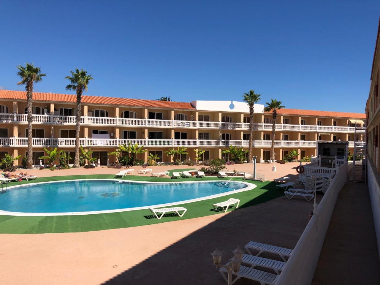 Aparthotel Parque Carolina 3*