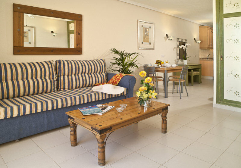 Paradise Court Apartahotel 2*