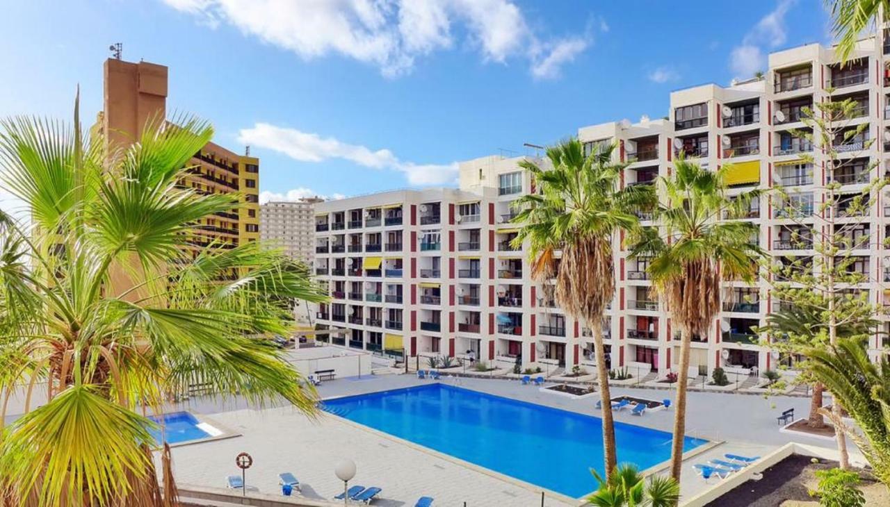 Beach And Pool In Appartement *