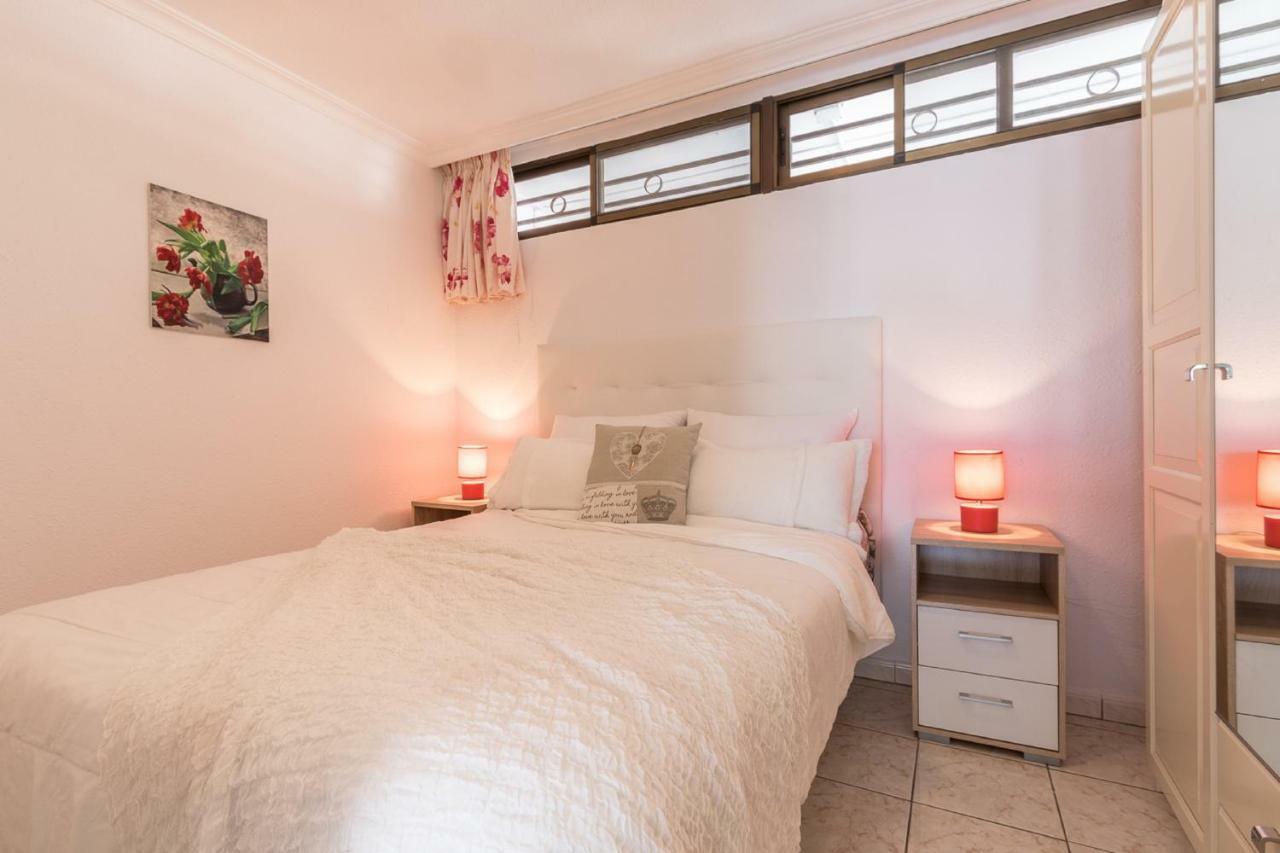 Apartment Sea Breeze In Playa De Americas With Parking