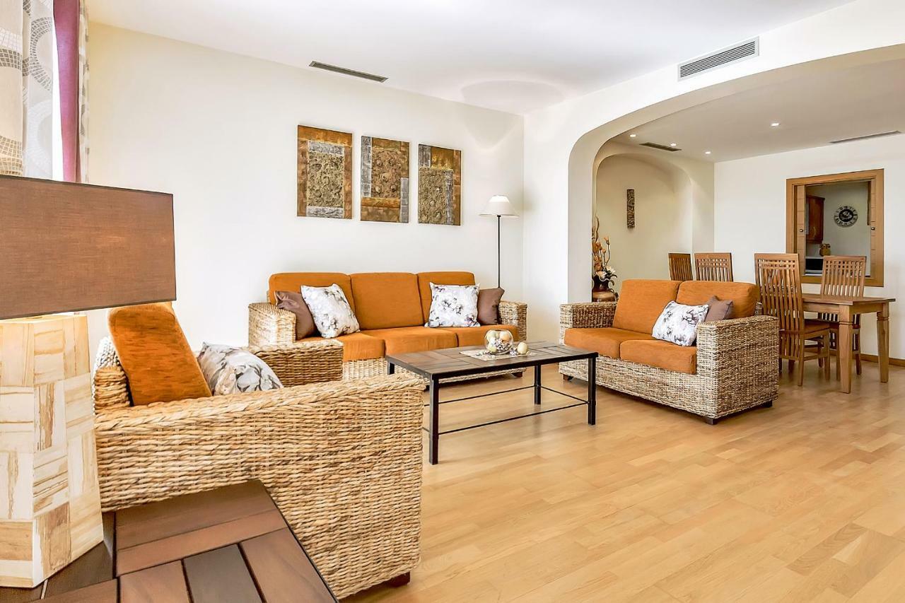 Front Line San Blas Villa
