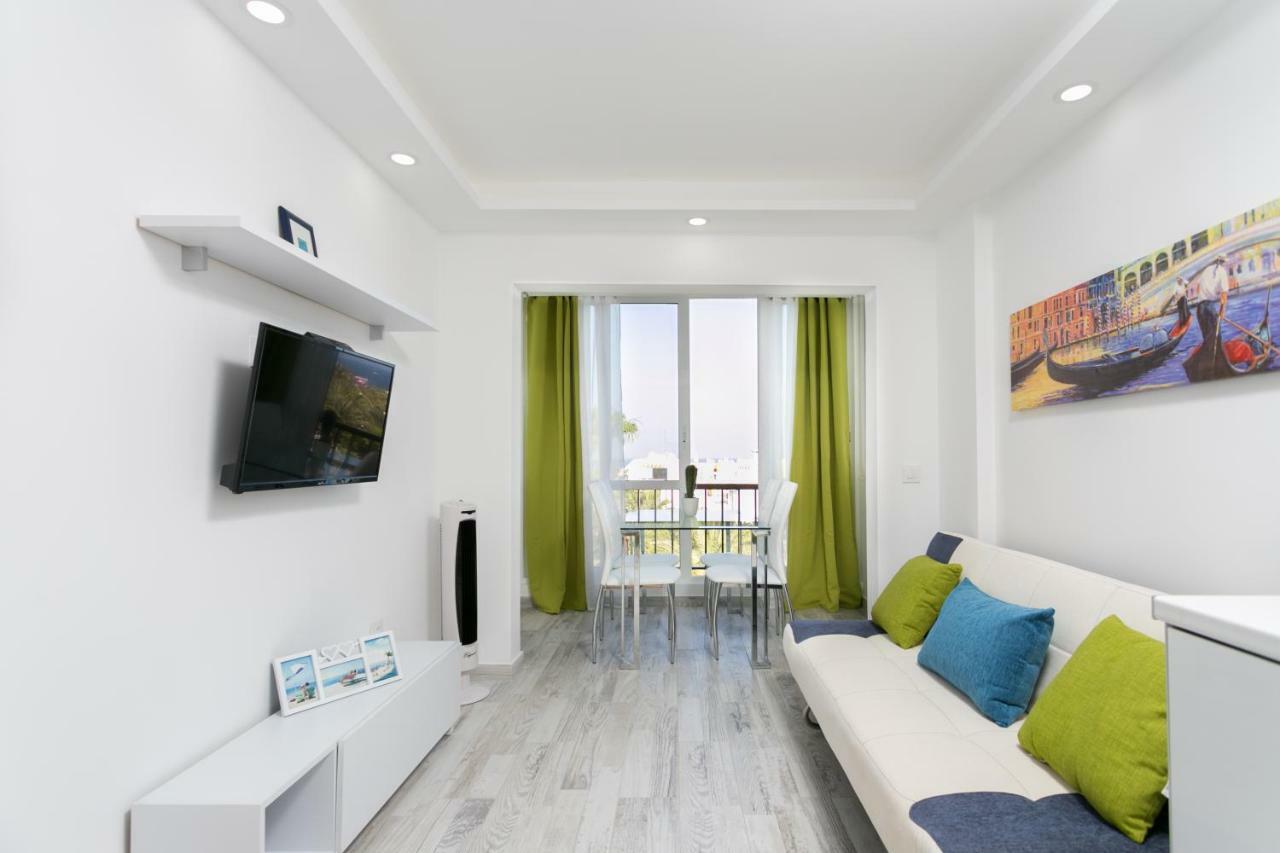 Enchanting El Dorado Accommodation, Sea View!