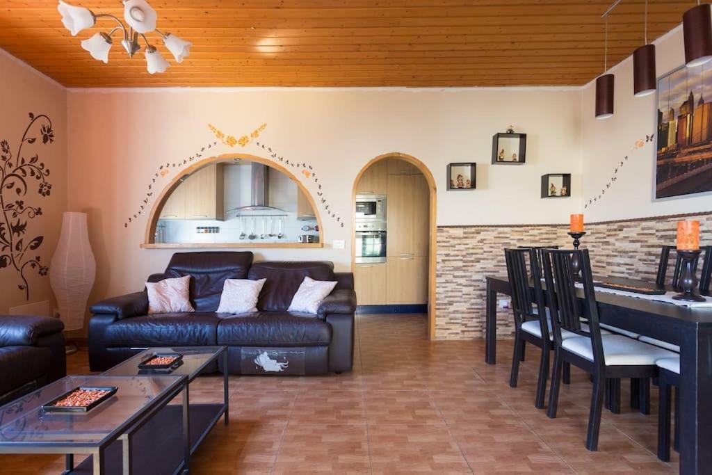 Blanca Tenerife - Complete House - Terrace And Bbq, 5 Minutes From The And Airport Holiday home *