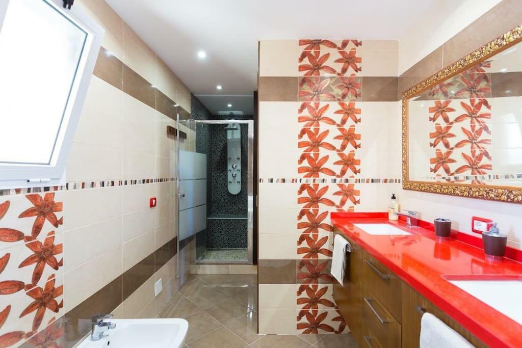 Holiday home Blanca Tenerife - Complete House - Terrace And Bbq, 5 Minutes From The And Airport *
