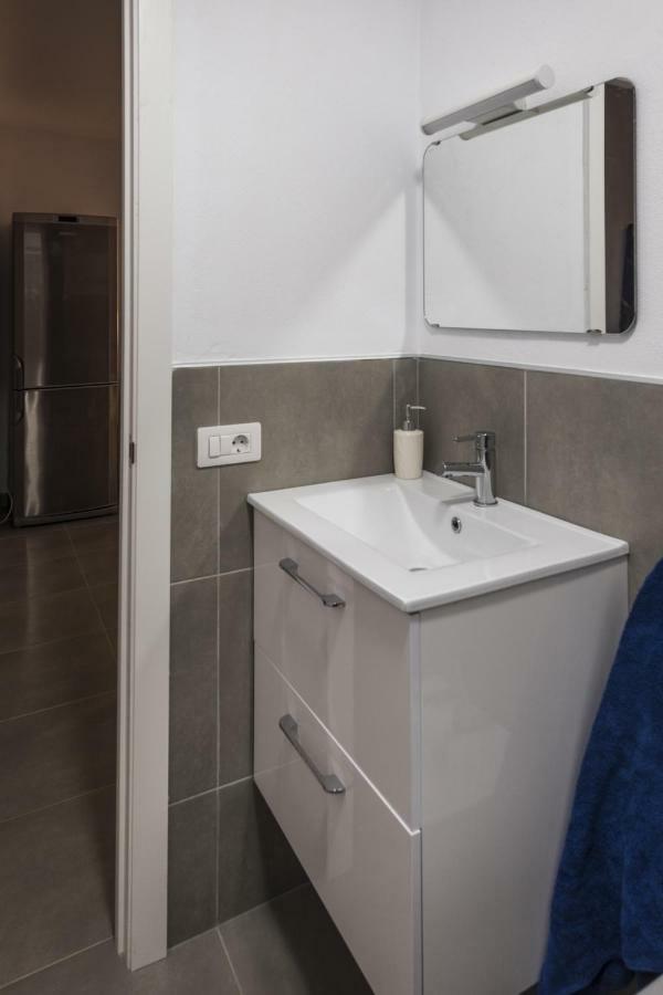 Full Center Of Americas, Renovated, High Floor *