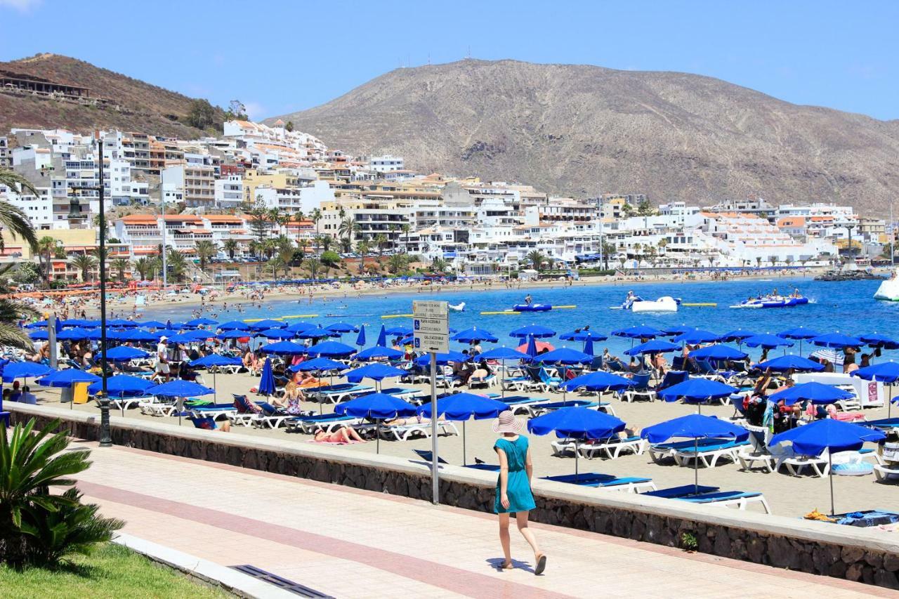 In Playa De Americas 1 *