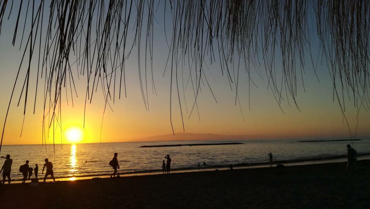 Colina Blanca Tenerife. * Costa Adeje (Tenerife)