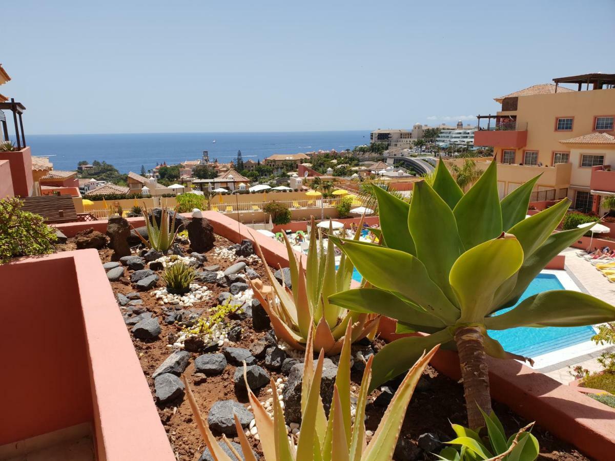 Terrazas Del Duque 2: Beachfront Oasis With Sea Views And Heated Pool Apartment