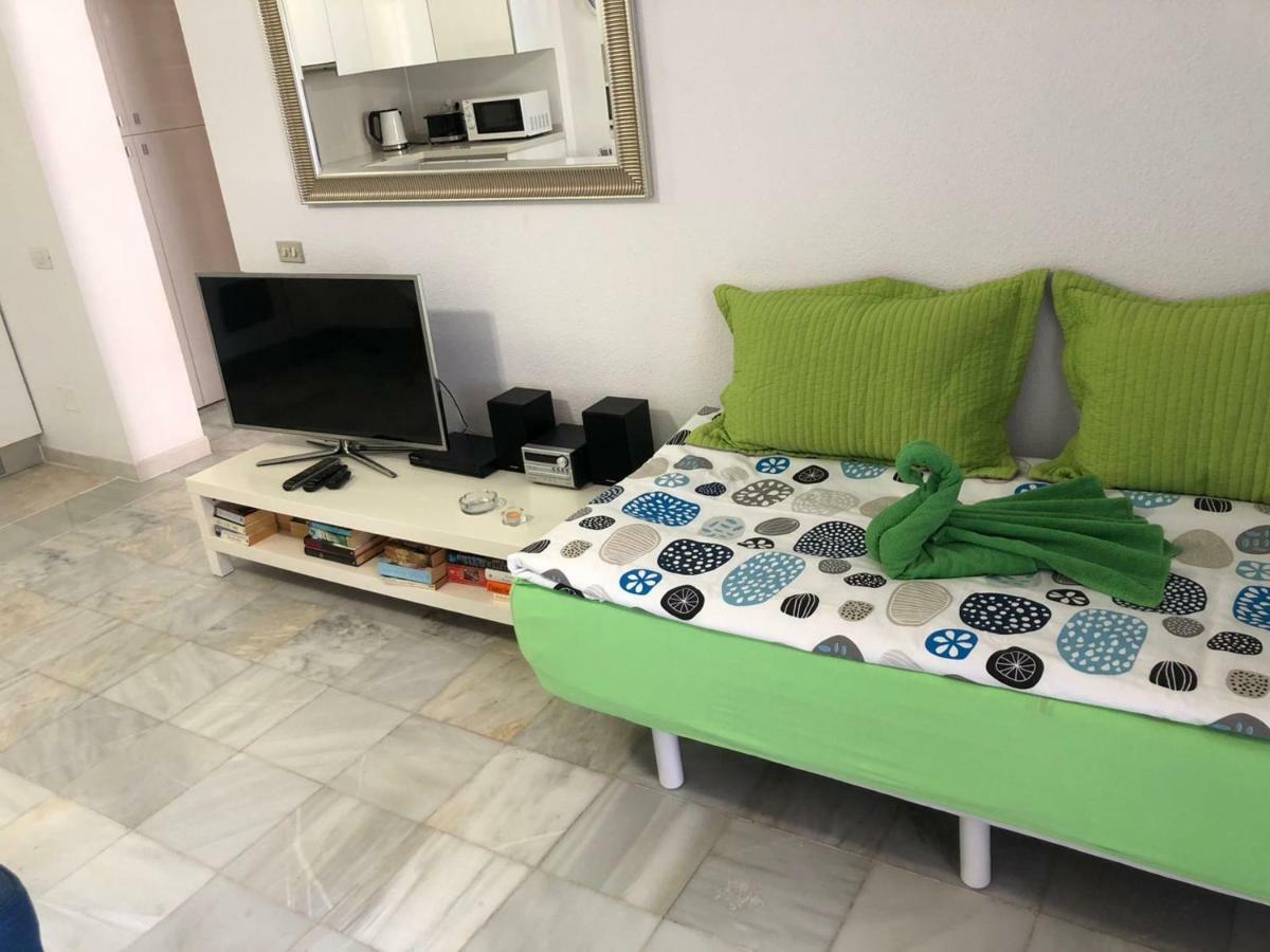 Apartment Ground Floor No 5 With Fantastic Heated Pool Close To The Sea, Gardensite Arona (Tenerife)
