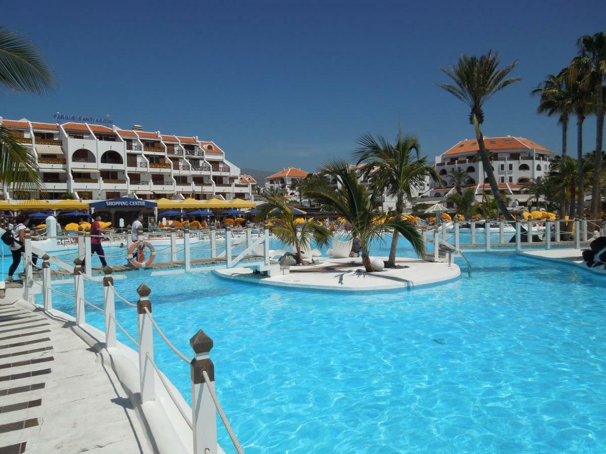 Two Bedroom Beachfront No 3 With Sea-view, Heated Pool, Close To The Sea Appartement *