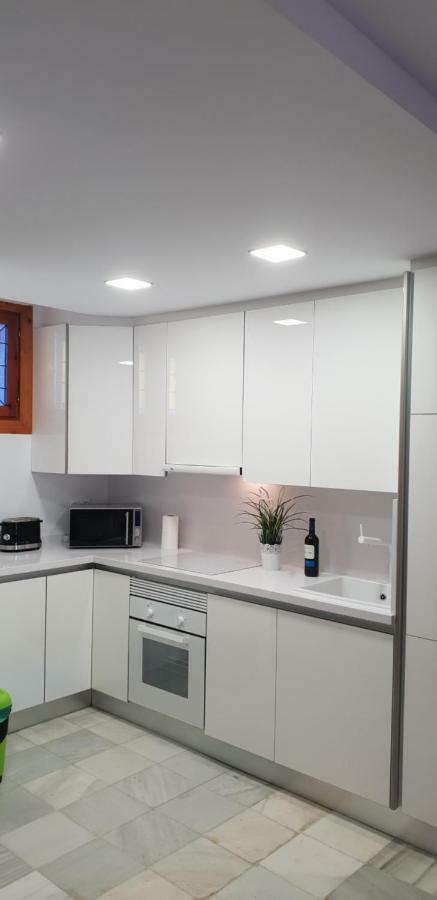 Two Bedroom Beachfront No 3 With Sea-view, Heated Pool, Close To The Sea Appartement