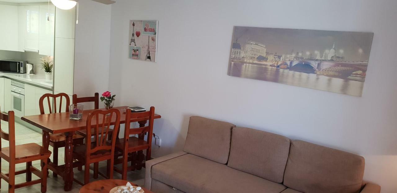 Two Bedroom Beachfront No 3 With Sea-view, Heated Pool, Close To The Sea