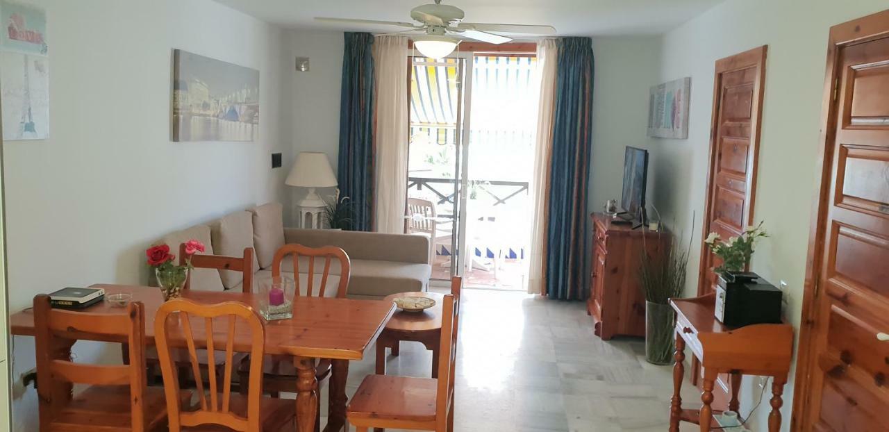 Appartement Two Bedroom Beachfront No 3 With Sea-view, Heated Pool, Close To The Sea *