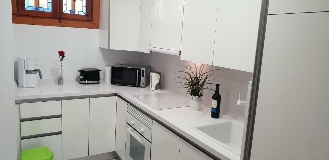 Apartment Two Bedroom Beachfront No 3 With Sea-view, Heated Pool, Close To The Sea