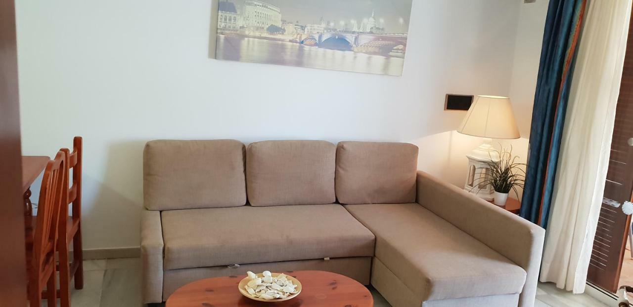 Two Bedroom Beachfront No 3 With Sea-view, Heated Pool, Close To The Sea