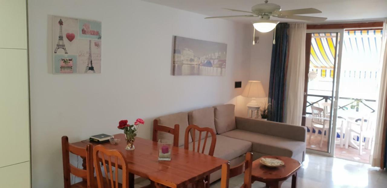 Two Bedroom Beachfront No 3 With Sea-view, Heated Pool, Close To The Sea *