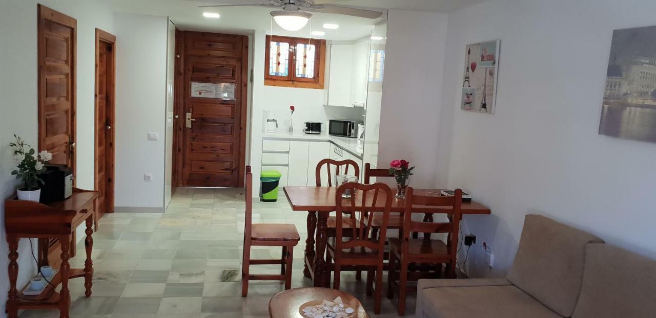 Two Bedroom Beachfront No 3 With Sea-view, Heated Pool, Close To The Sea