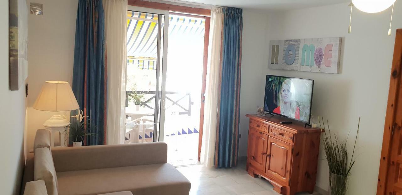 Two Bedroom Beachfront No 3 With Sea-view, Heated Pool, Close To The Sea