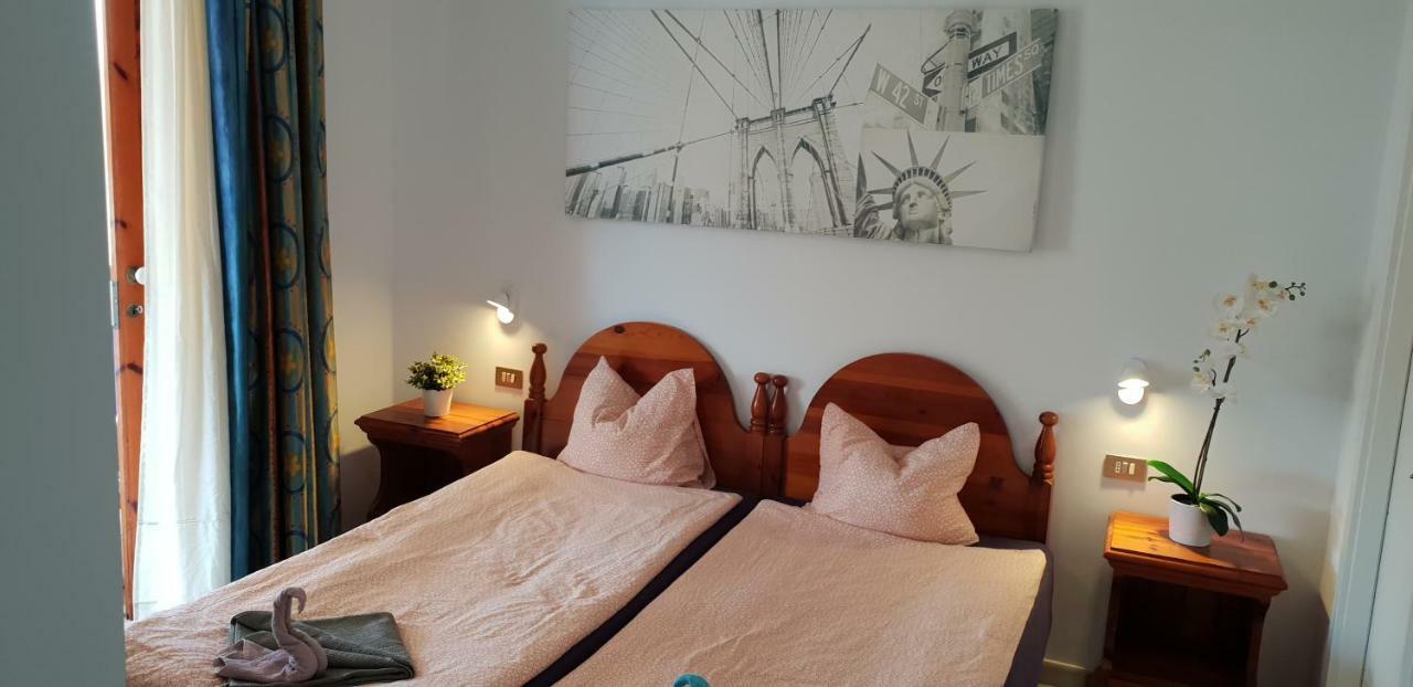 Appartement Two Bedroom Beachfront No 3 With Sea-view, Heated Pool, Close To The Sea *