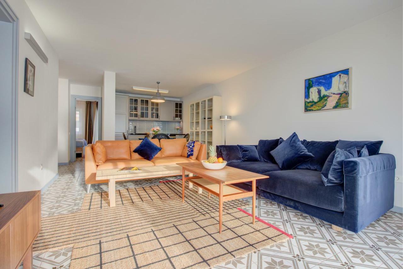 Modern, Bright And Welcoming Oceanfront