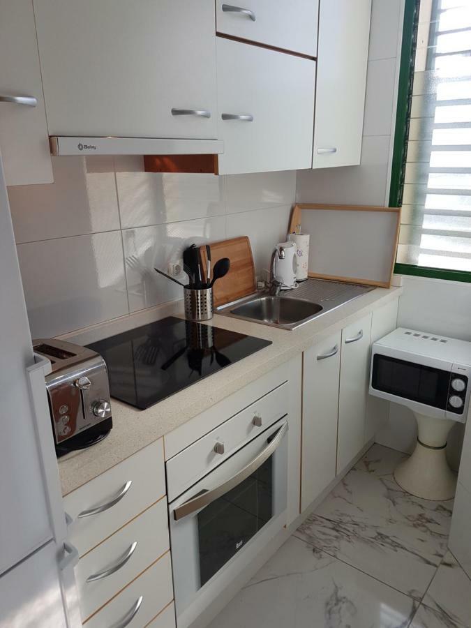 Apartment Casa Palmera: Beachside Retreat With Heated Pool And Sea Views Arona (Tenerife)