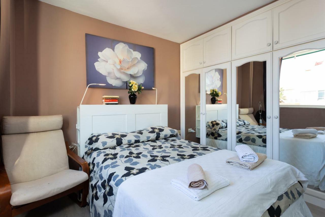 Home2book Stunning Sea Front House Hébergement de vacances *