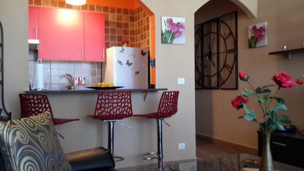 Romantica Palmeras Apartment *