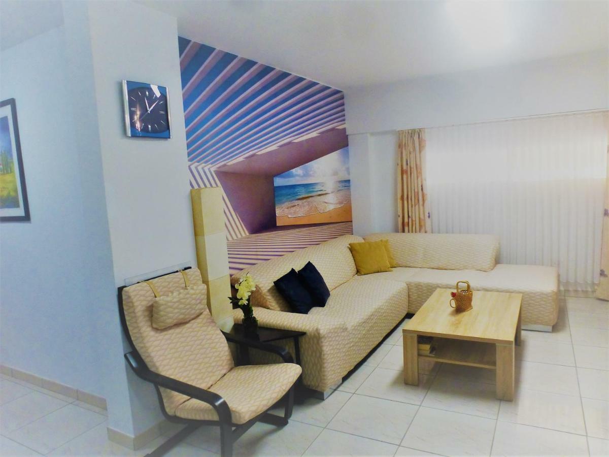Unique Great Floor By The Ocean With Open Terrace. Separate Entrance. Adults Only *